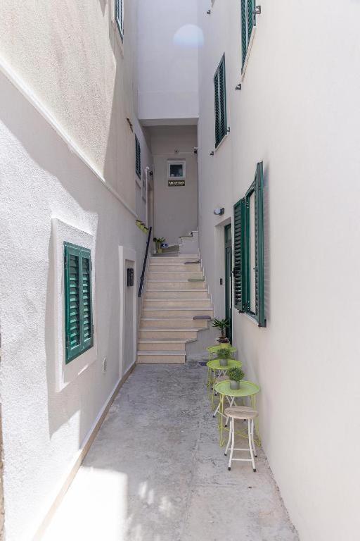 X Boutique Marinac Studio Apartments & Rooms Шибеник Экстерьер фото