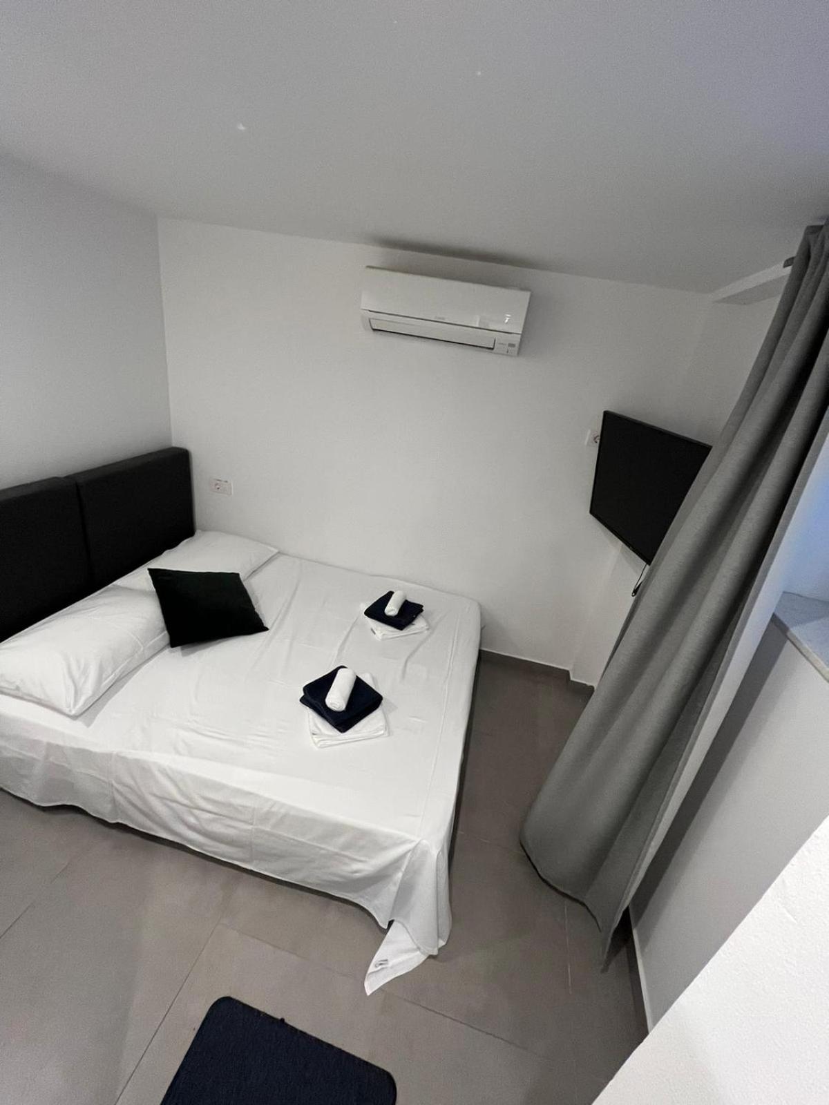 X Boutique Marinac Studio Apartments & Rooms Шибеник Экстерьер фото